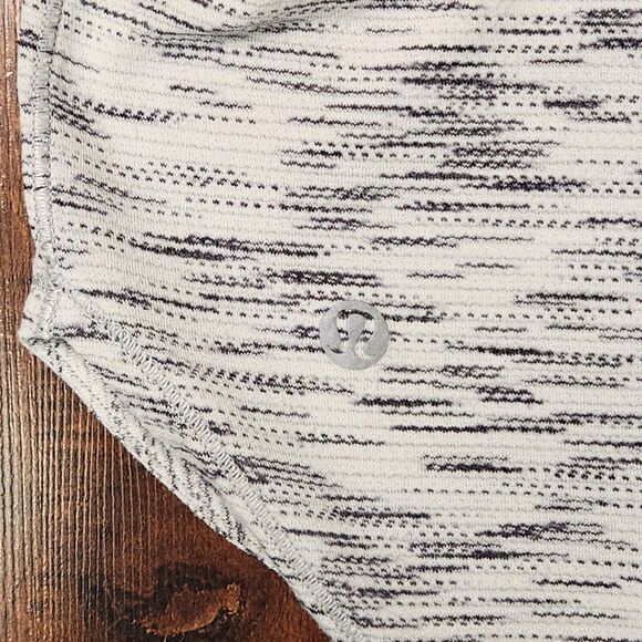 Lululemon Raise The Barre Tank Gray Women's Size 8 Light Grey Luon 2-in-1 - Picture 8 of 9